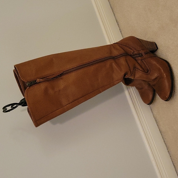 Brown knee high boots - Picture 3 of 5